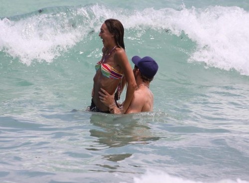 La star di 'Twilight' Kellan Lutz a Miami con la fidanzata Sharni Vinson01