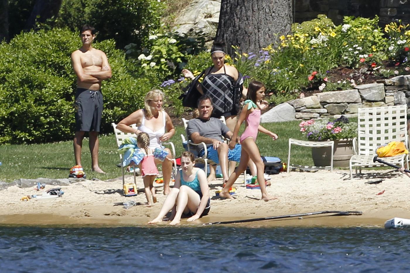 Mitt Romney in vacanza sul lago Winnipesaukee08