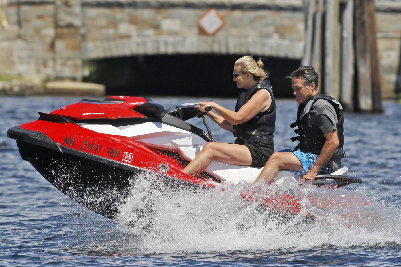 Mitt Romney in vacanza sul lago Winnipesaukee02