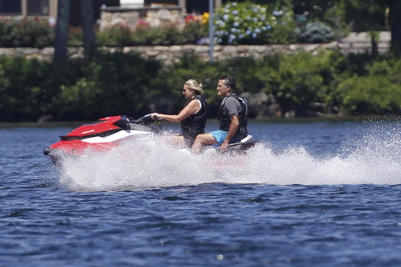 Mitt Romney in vacanza sul lago Winnipesaukee04