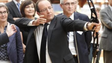 Hollande fa visita al team francese di tiro con l'arco per le Olimpiadi di Londra 2012
