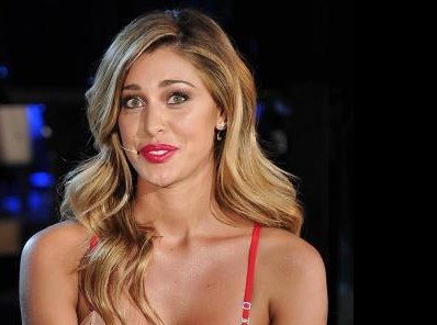 Belen Rodriguez, casting su Facebook: "Cerco ragazze per show"