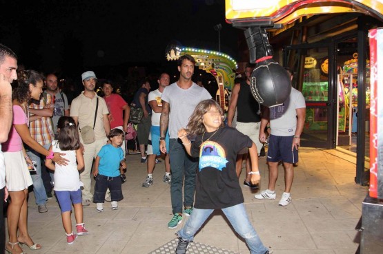 Fabrizio Corona al parco divertimenti 'Wonderland' con il figlio Carlos04