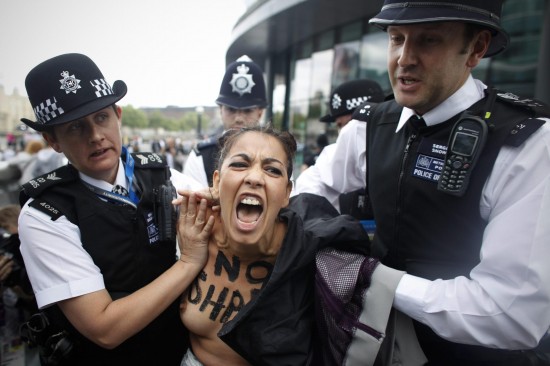 Femen Londra 03