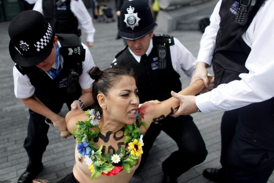 Femen Londra 02
