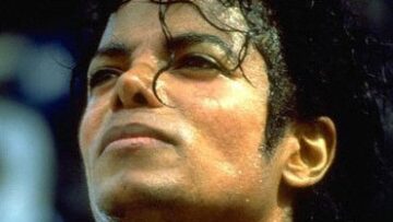 Michael Jackson torna in vita con un ologramma, ma è polemica