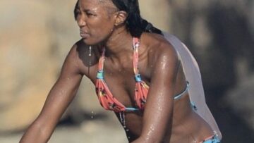 Naomi Campbell, problemi alle extension 01