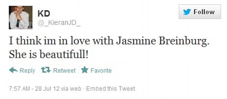 Jasmine apprezzata su Twitter 01