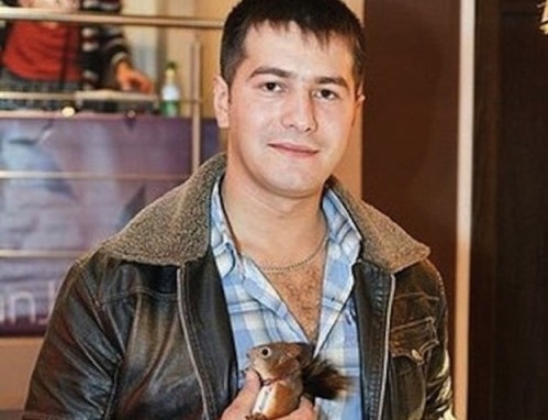 Il tassista che guida con lo scoiattolo 06