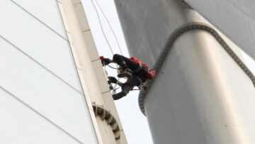 Spiderman Alain Robert scala torre a Zhengzhou4