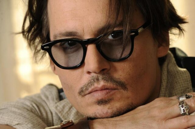 Johnny Depp ossessionato dai buoni sconto, compra tutto su Groupon