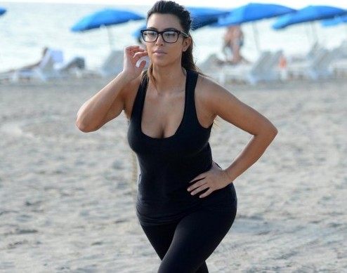 Kim Kardashian e Kourtney Kardashian a Miami Beach04