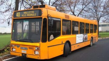 Biglietti bus, tram, metro: rincari in arrivo, fino al 30% in alcune città
