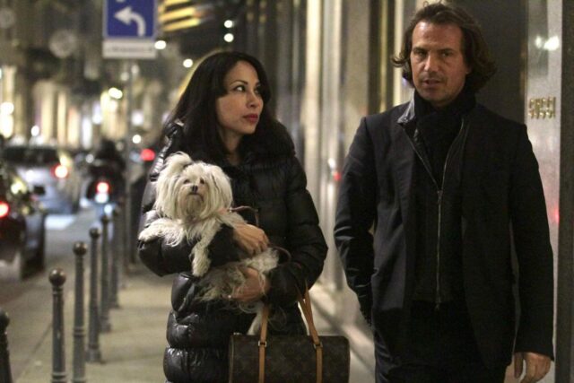 Antonio Zequila con ragazza e cagnolino a Milano6