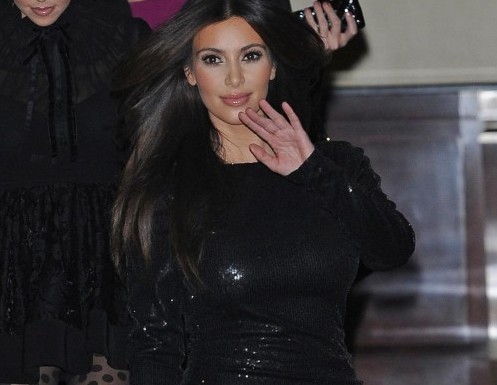 Kim e Kourtney Kardashian presentano la loro linea di moda a Londra03