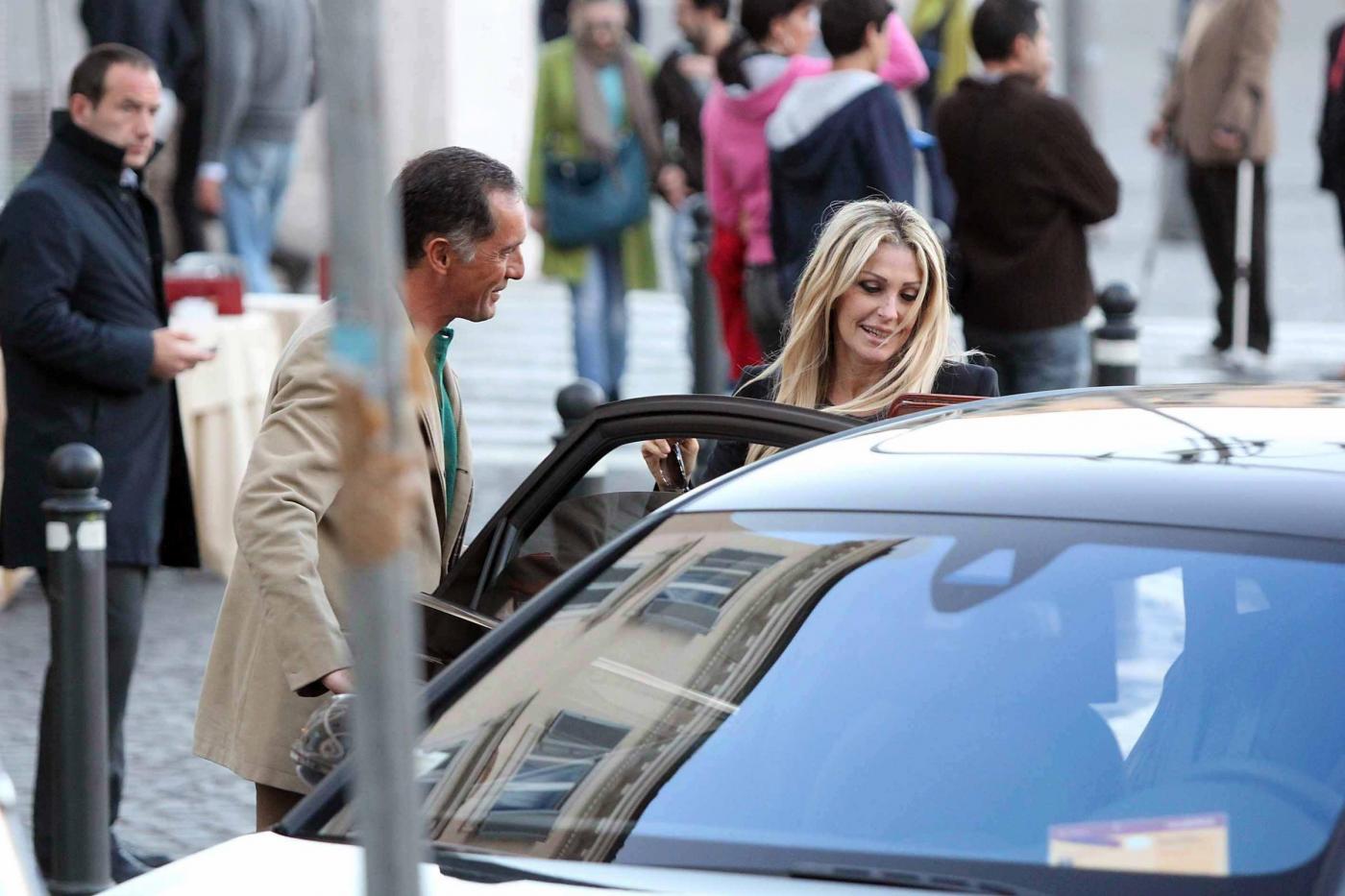 Roma, Paola Ferrari con amico01