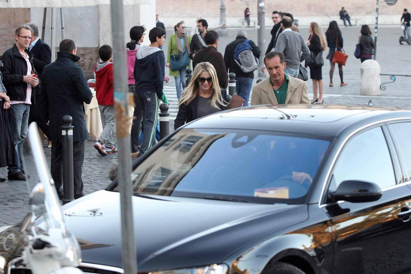 Roma, Paola Ferrari con amico03