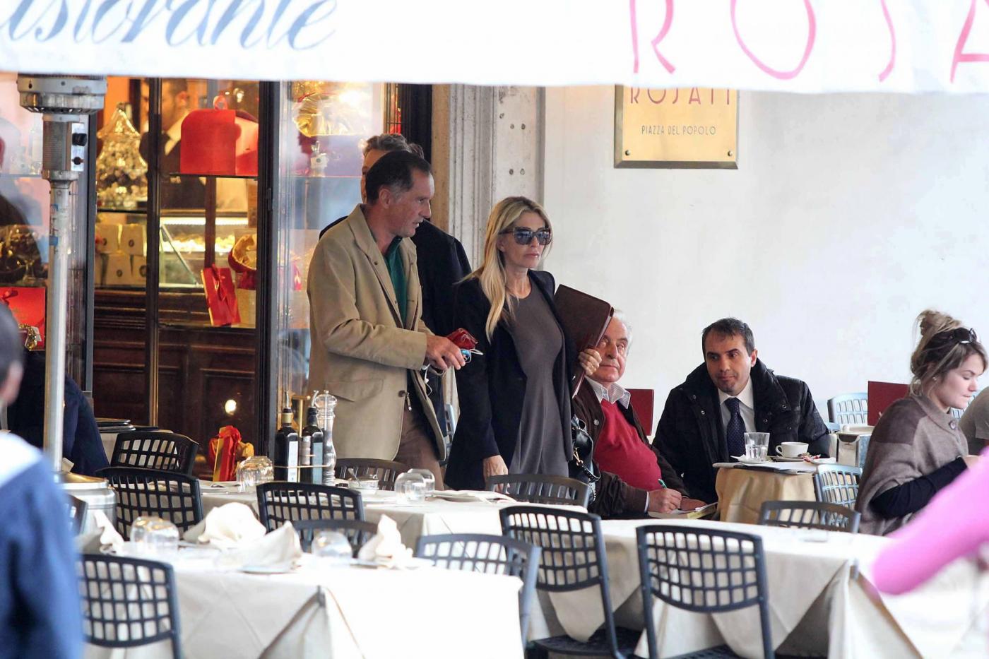 Roma, Paola Ferrari con amico04