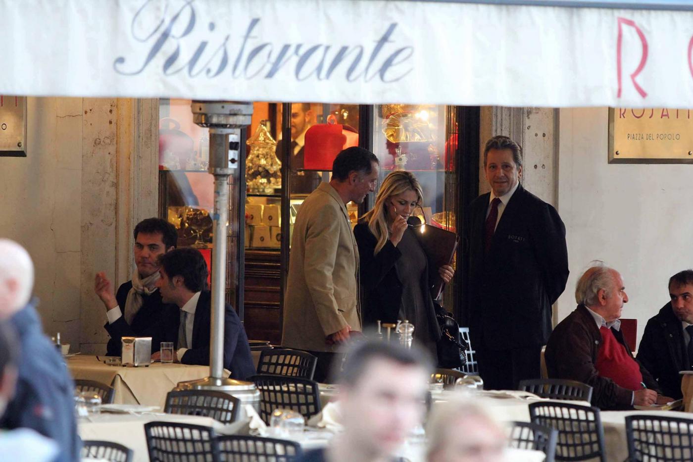 Roma, Paola Ferrari con amico05