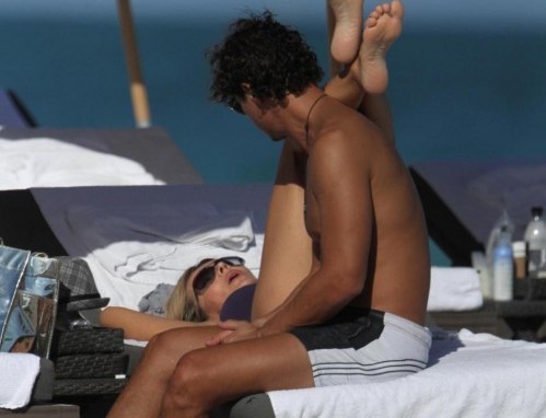 Rita Rusic e il fidanzato sulle spiagge di Miami02