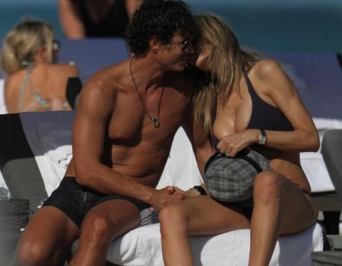 Rita Rusic e il fidanzato sulle spiagge di Miami07