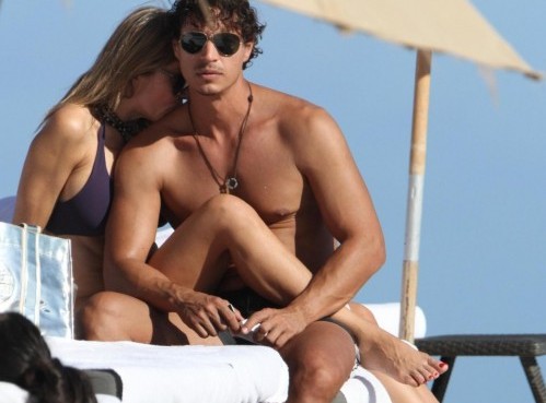 Rita Rusic e il fidanzato sulle spiagge di Miami08