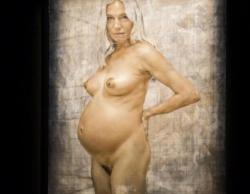 Sienna Miller, nuda e incinta nel ritratto di Jonathan Yeo02