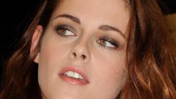 Kristen Stewart scaricata perché troppo dipendente da Robert Pattinson