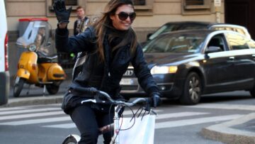 Rosy Dilettuso in bici per Milano01