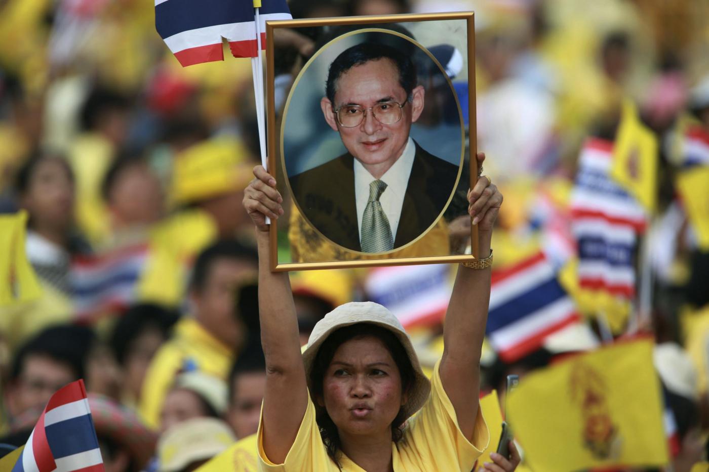 Thailandia, in 200mila in piazza per 85esimo compleanno del Re08
