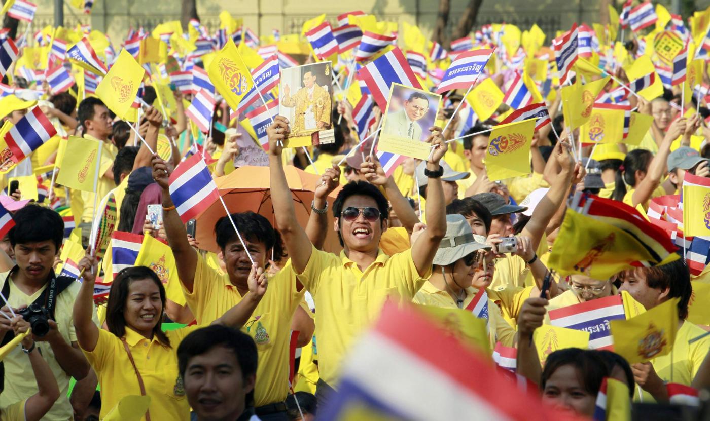 Thailandia, in 200mila in piazza per 85esimo compleanno del Re06