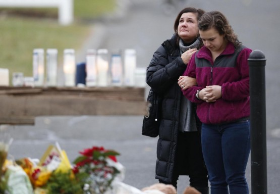 Usa, il dolore per le vittime della strage di Newtown012
