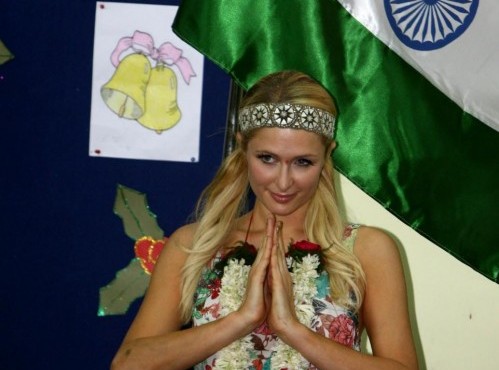 Paris Hilton in visita in India03