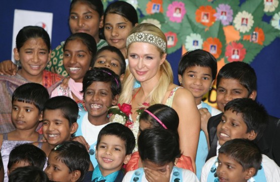 Paris Hilton in visita in India02