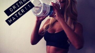 bere acqua