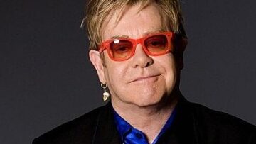 Elton John sarà presto operato di appendicite: tour saltato
