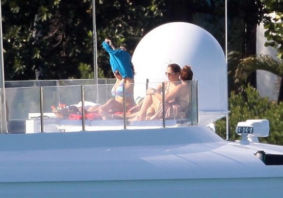 Jennifer Lopez in barca04