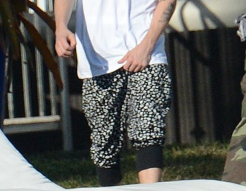 Justin Bieber a Miami si sistema le "parti basse"05