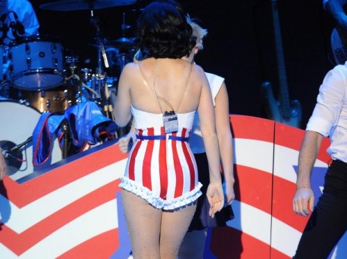 Katy Perry canta per Obama con l'abito a stelle e strisce 08