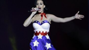 Katy Perry canta per Obama con l'abito a stelle e strisce 07