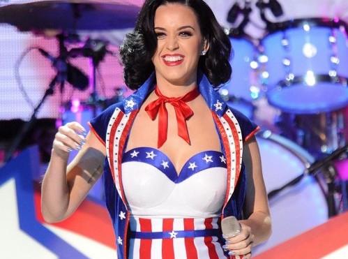 Katy Perry canta per Obama con l'abito a stelle e strisce 03