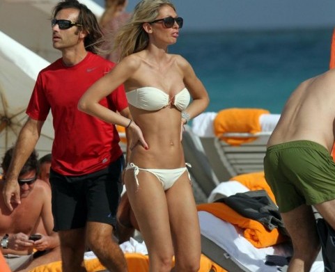 Silvia Abate sulle spiagge di Miami011