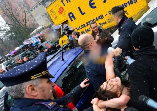 Femen contro Silvio Berlusconi 03