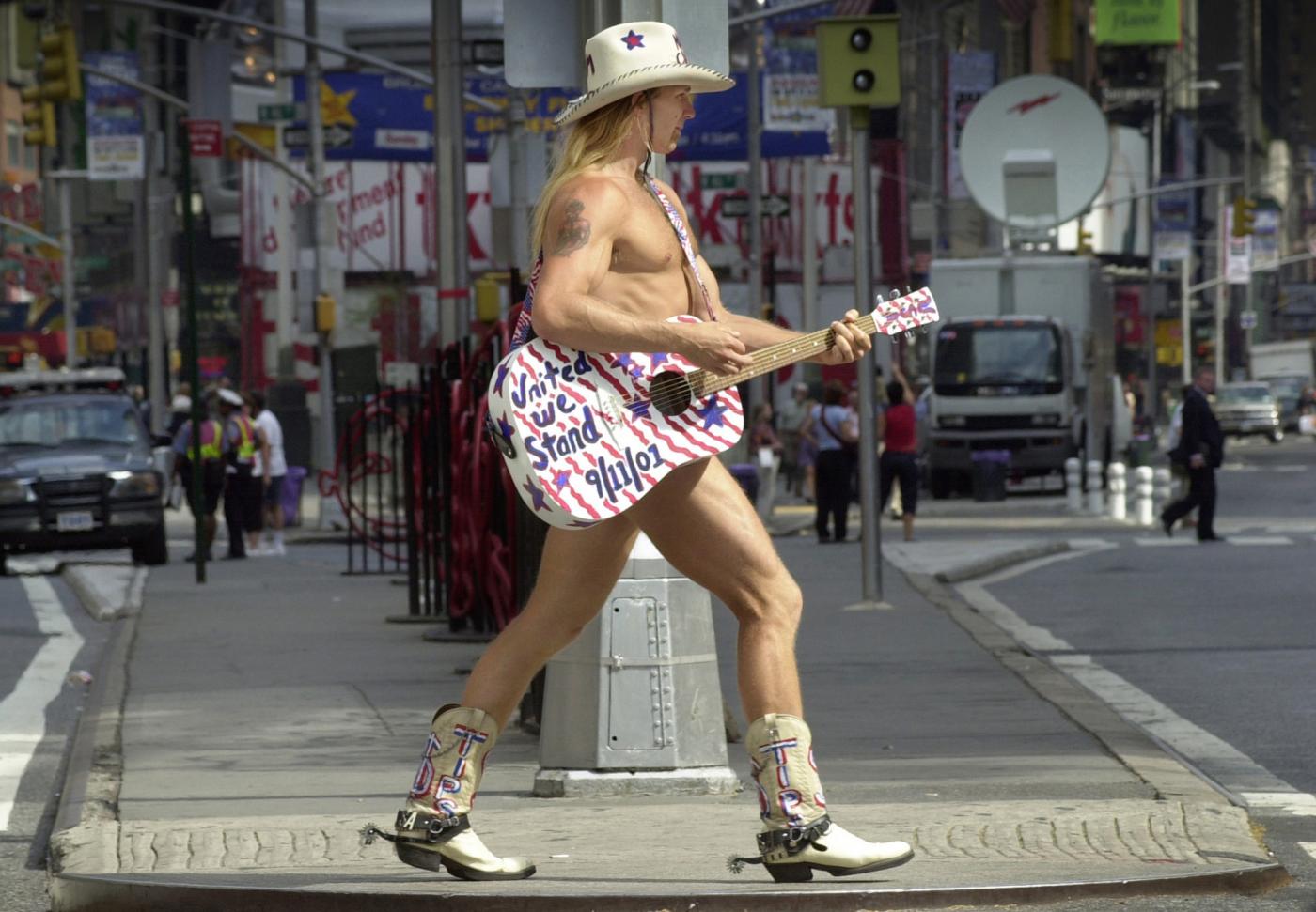 New York, il "cowboy nudo" di Times Square si è sposato 02