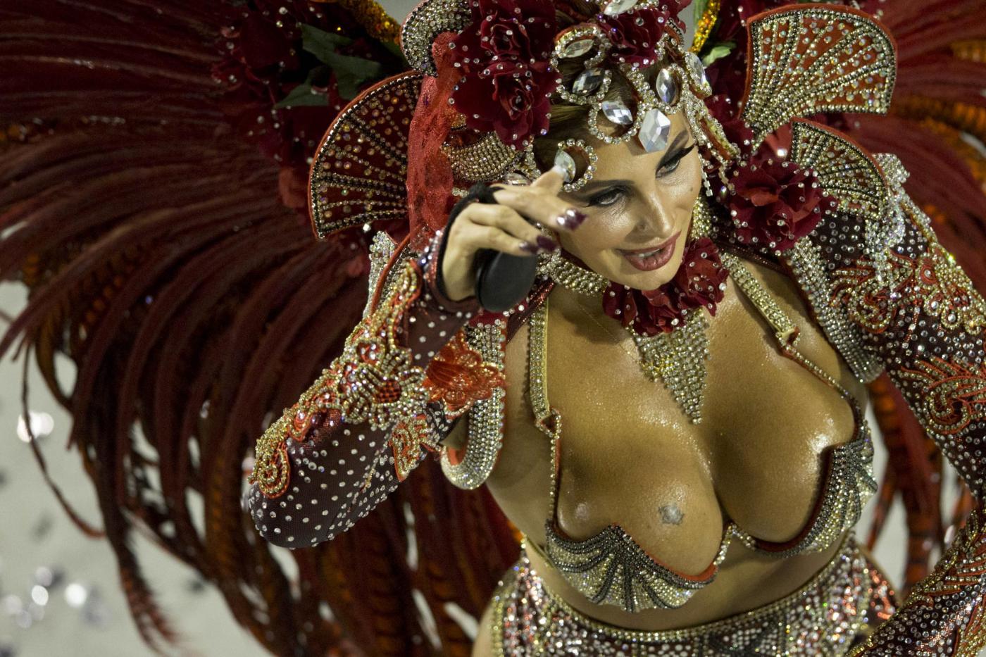 Carnevale di Rio de Janeiro: attese più di un milione di persone13
