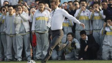 David Beckham ambasciatore del calcio, incontra bimbi a Pechino06