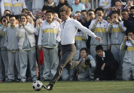 David Beckham ambasciatore del calcio, incontra bimbi a Pechino06