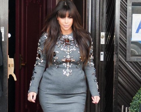 Kim Kardashian e il vestito fatto di gioielli05