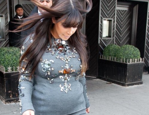 Kim Kardashian e il vestito fatto di gioielli02