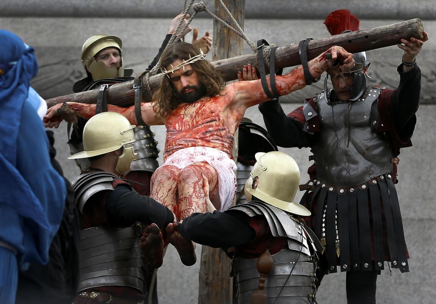 La "Passione di Cristo" a Trafalgar Square03